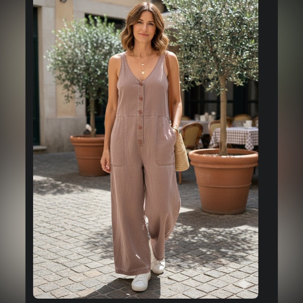 Old Navy Women's light brown Jumpsuit wide leg pockets button up v neck large